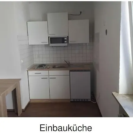 Kleine Moblierte 1-zimmer In Apartment *